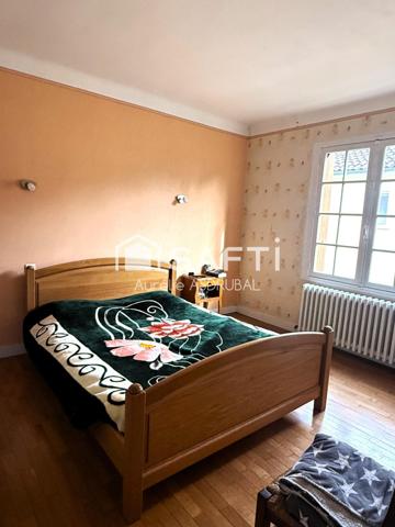 Maison traditionnelle de 81 m² à St Cyprien 24220