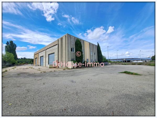 Commerce à louer de 690 m²