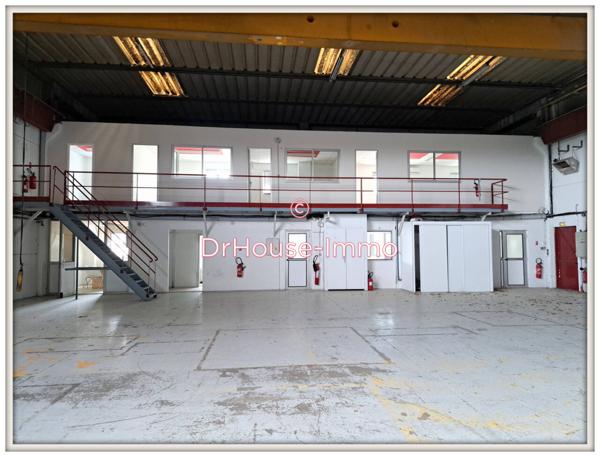 Commerce à louer de 690 m²