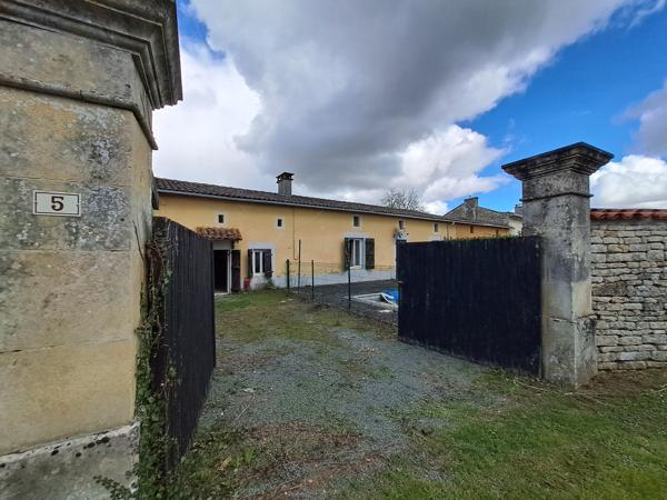 Maison à vendre à Chef-Boutonne (79110) - Deux-Sèvres