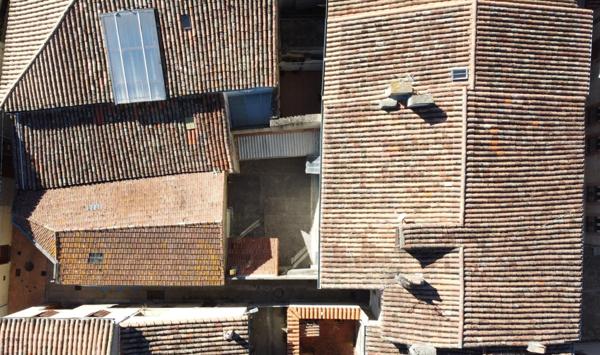 Ensemble immobilier composé d'une maison de 150m², d'un local commercial de 40m², cour et grand garage de 110m².