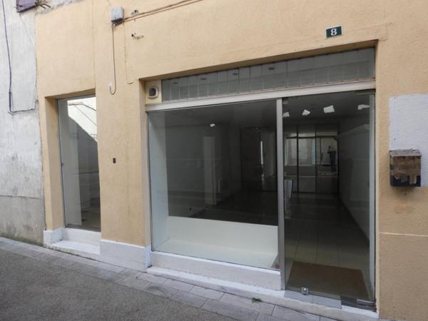 Ensemble immobilier composé d'une maison de 150m², d'un local commercial de 40m², cour et grand garage de 110m².