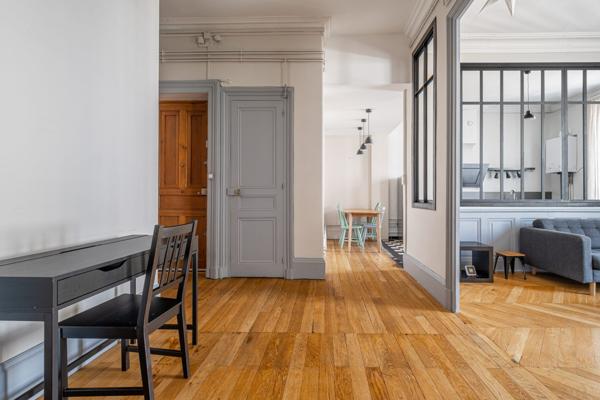 Bel ancien rénové et meublé