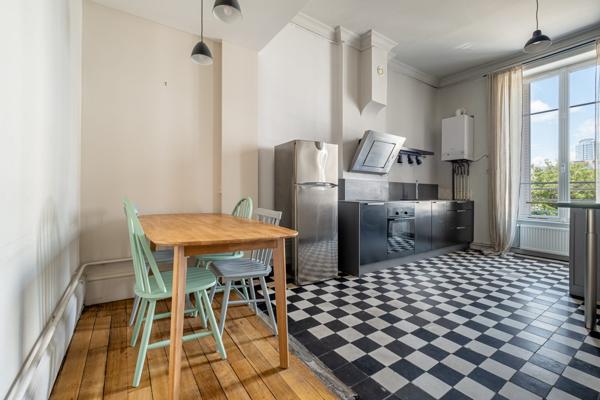 Bel ancien rénové et meublé