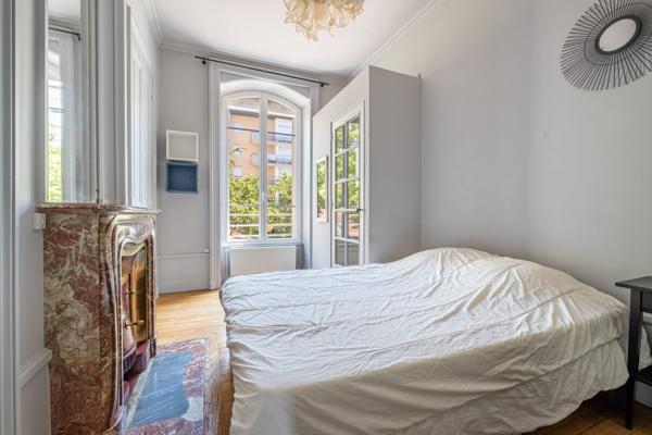 Bel ancien rénové et meublé