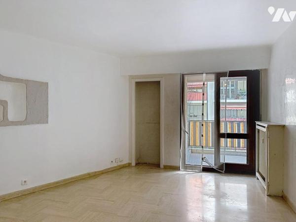 Appartement 3 pièces quartier république à rénover entièrement avec cave et garage pour motos .