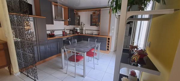 MAISON COUP DE COEUR - 4 CHAMBRES + BUREAU - TERRAIN 680m².