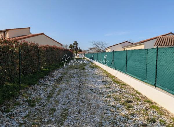 Grange de 77 m² à fort potentiel sur terrain de 1 135 m² avec piscine – Lavernose-Lacasse