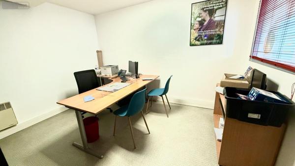 Bureaux à louer à Hazebrouck dans le Nord (59190), ref : H9459   
Centre ville