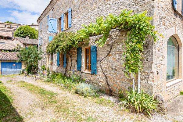 Maison d’hôtes avec jardin au pied d’un des plus « beaux villages de France ».