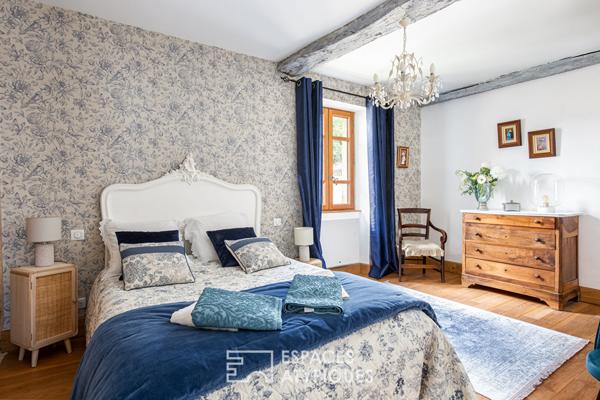 Maison d’hôtes avec jardin au pied d’un des plus « beaux villages de France ».