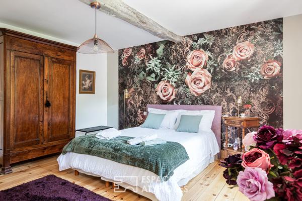 Maison d’hôtes avec jardin au pied d’un des plus « beaux villages de France ».