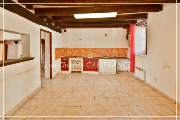 Maison à vendre 5 pièces proche de VIC FEZENSAC (32) 5 pièces de 100 m2 habitables avec 318 m2 de terrain divisé en 3 parcelles non attenantes