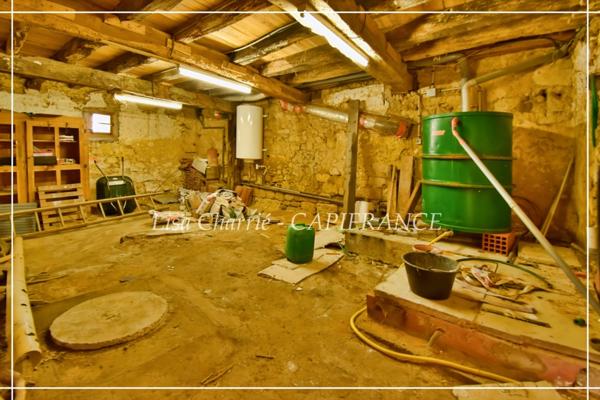 Maison à vendre 5 pièces proche de VIC FEZENSAC (32) 5 pièces de 100 m2 habitables avec 318 m2 de terrain divisé en 3 parcelles non attenantes