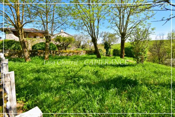 Maison à vendre 5 pièces proche de VIC FEZENSAC (32) 5 pièces de 100 m2 habitables avec 318 m2 de terrain divisé en 3 parcelles non attenantes