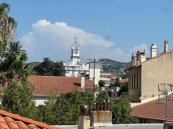 Maison de ville à proximité immédiate de Cannes Banane, des commerces et des plages