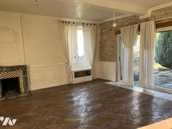 Mezidon, Maison de charme avec jardin et garage