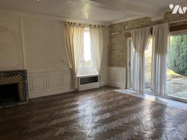 Mezidon, Maison de charme avec jardin et garage