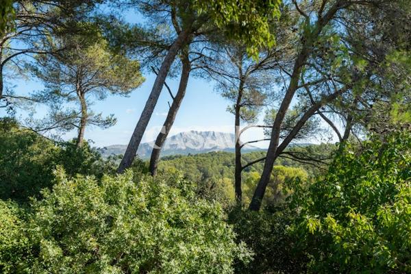Vente Maison 9 pièces de 219m² - 13100 Aix-en-Provence