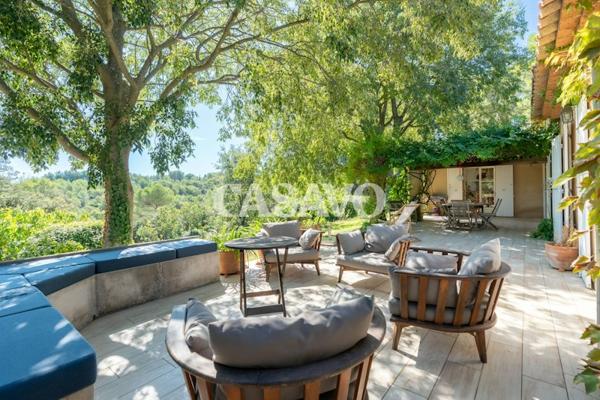 Vente Maison 9 pièces de 219m² - 13100 Aix-en-Provence