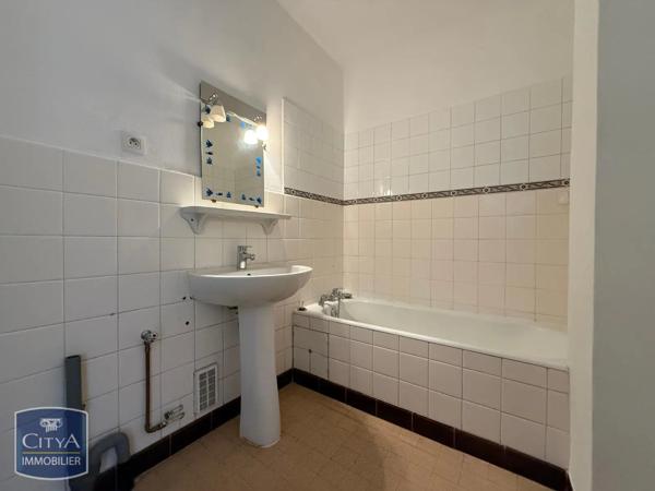 Appartement à louer 3 pièces 67.98m² Chambéry (73000)