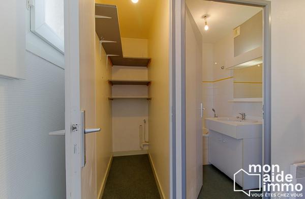 T1 excellent état et son parking