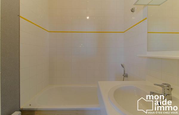 T1 excellent état et son parking