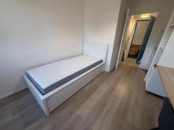 Studio refait à neuf meublé - proche gare - Tours centre