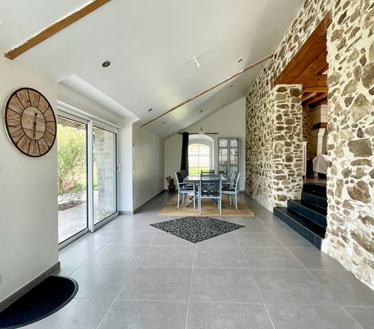 Maison ancienne renovee avec jardin et vie de plain pied a seulement 19 minutes du Sud d Angers