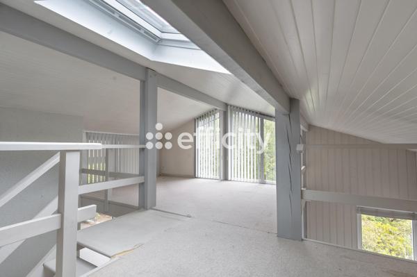 Maison
         5 pièces
        - 140 m² 650 000 € *