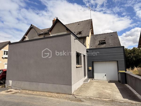 Coup de coeur pour cette maison joliment rénovée idéale pour un primo-accédant,  un investisseur ou encore pour un couple !
Située à proximité des commerces et des commodités cette maison de 90m2 a de nombreux atouts pour séduire ! 
Nous commencerons la visite par le salon-séjour de 23m2 donnant accès à la cuisine spacieuse de 25m2, aménagée et équipée. Nous poursuivrons avec l'étage qui distribue une première chambre de 12m2, le wc séparé, un dressing de 5m2, une salle d'eau de 4m2 et....  une suite parentale comprenant une chambre de 10m2 et une salle de bain de 6m2. Et oui, vous avez bien lu, deux chambres, deux salles de bains !
Nous continuerons la visite avec le garage de 22m2 et pratique, une lingerie de 8m2. 
Coté extérieur, vous accéderez au jardin par la baie de la cuisine donnant accès direct à la terrasse sans aucun vis à vis ! 
Vous descendrez quelques marches pour rejoindre un porche, idéal pour y faire sécher son linge ou encore y installer une cuisine d'été, et vous pourrez profiter en toute quiétude de la parcelle entièrement close et également sans aucun vis à vis !
Toutes les menuiseries sont en double vitrage, le mode de chauffage est électrique. La taxe foncière est de 904€. 
Alors, vous aussi vous avez eu le coup de coeur sur cette maison ? Ne tardez pas, appelez moi !
