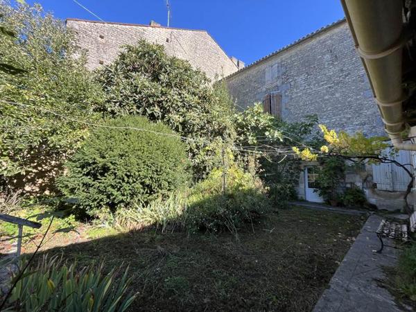 Maison à vendre |  Rouillac |  5 pièces | 144 m²