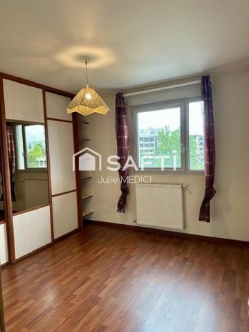 Grand T2  avec terrasse et garage privatif