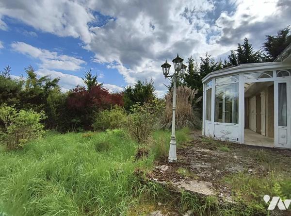 PROCHE LA FERTE-MILON - BEAU PAVILLON A RENOVER