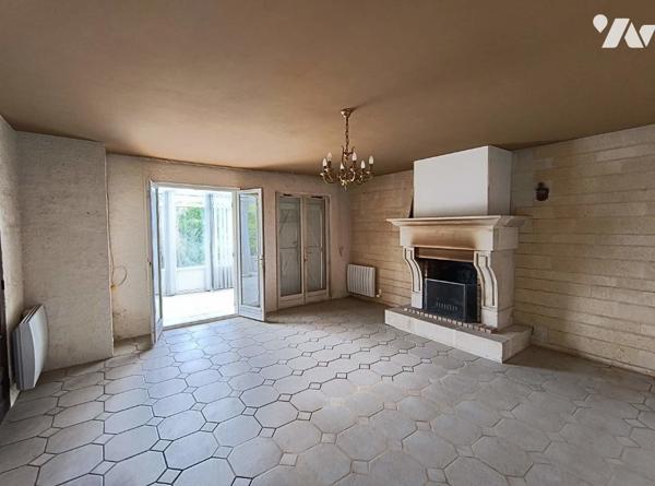 PROCHE LA FERTE-MILON - BEAU PAVILLON A RENOVER