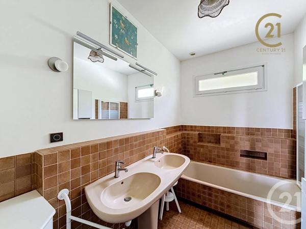 Maison à vendre  8 pièces - 184,57 m 2   BRIGNAIS  - 69