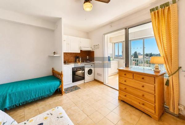 Vente                                                      Appartement
                        
                     1 pièces                      18 m2                     à Fréjus