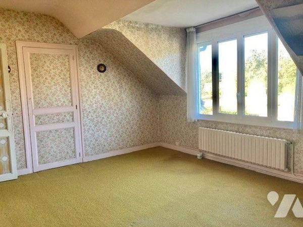 Située à proximité du MANS et nichée sur une parcelle de 4000m², cette belle propriété au calme...