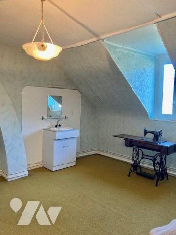 Située à proximité du MANS et nichée sur une parcelle de 4000m², cette belle propriété au calme...