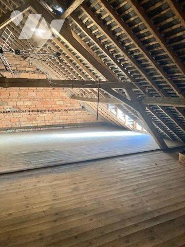 Située à proximité du MANS et nichée sur une parcelle de 4000m², cette belle propriété au calme...