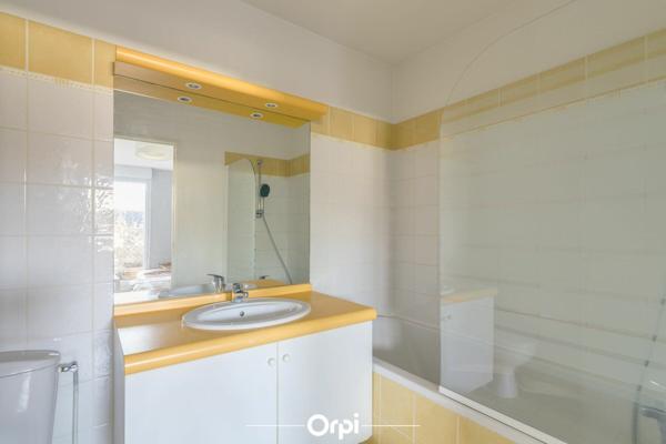 Maison à louer    2 pièces •  Marseille 12