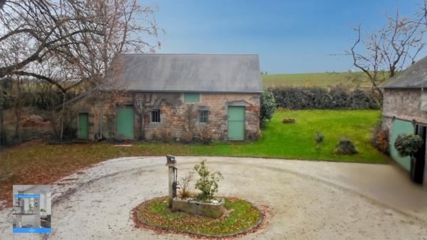 Ancien corps de ferme rénové avec terrain et dépendances