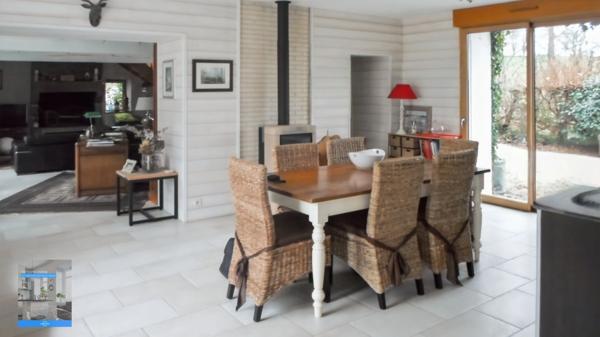 Ancien corps de ferme rénové avec terrain et dépendances