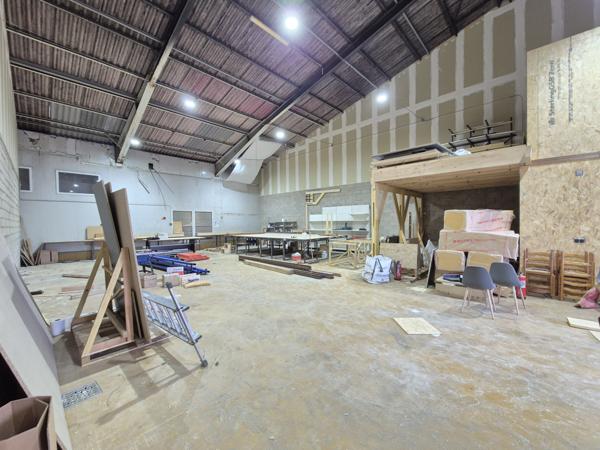 Saint-Estève (66240) Local professionnel 280m² St Esteve centre