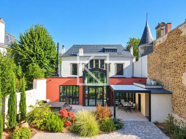 HOTEL PARTICULIER ENTIEREMENT RENOVE