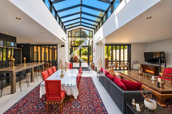 HOTEL PARTICULIER ENTIEREMENT RENOVE