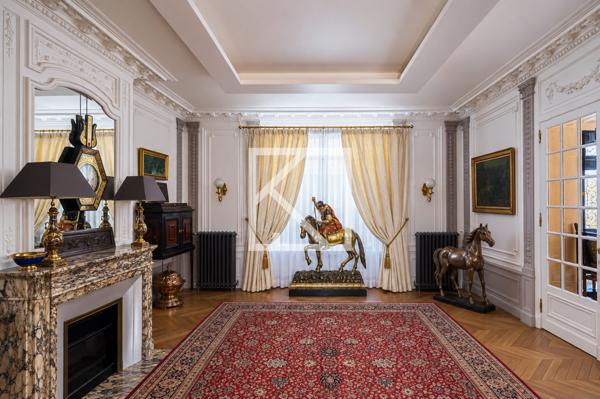 HOTEL PARTICULIER ENTIEREMENT RENOVE