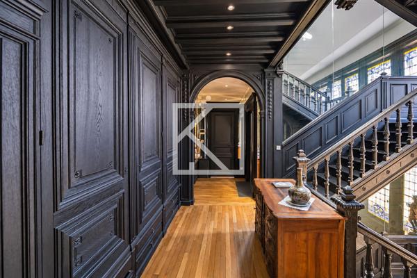 HOTEL PARTICULIER ENTIEREMENT RENOVE