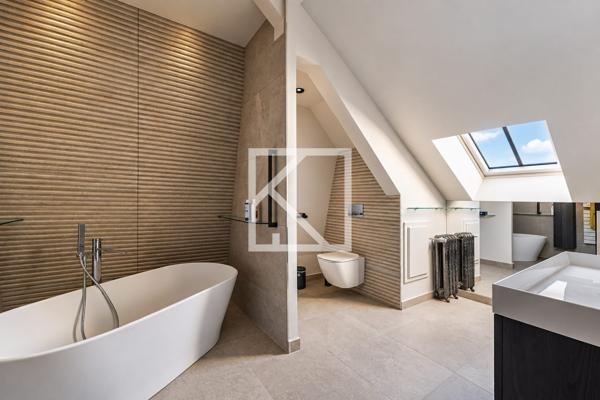 HOTEL PARTICULIER ENTIEREMENT RENOVE