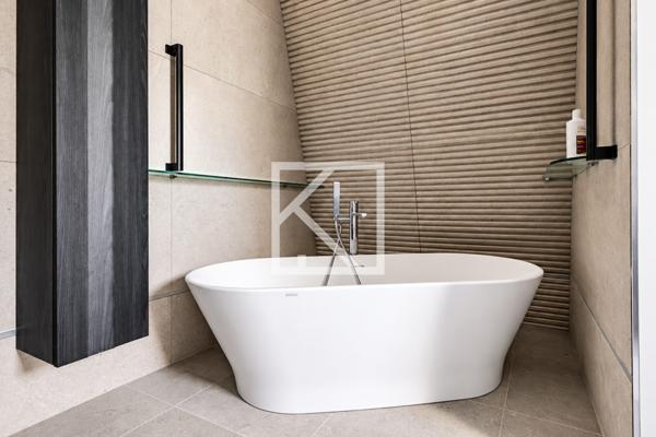 HOTEL PARTICULIER ENTIEREMENT RENOVE